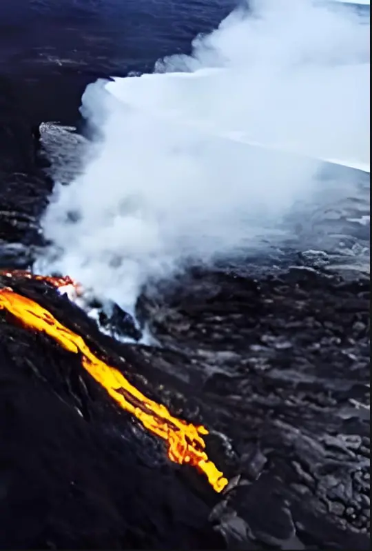 《最狂野的北极：冰岛：冰与火的国度》：一场视觉与心灵的双重震撼，冰岛的绝美风光等你探索！
